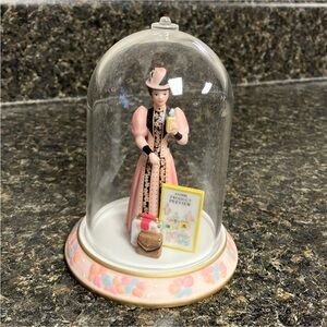 3/$15 ❤️ 2004 mini Mrs. Albee with base and globe Avon collectible
